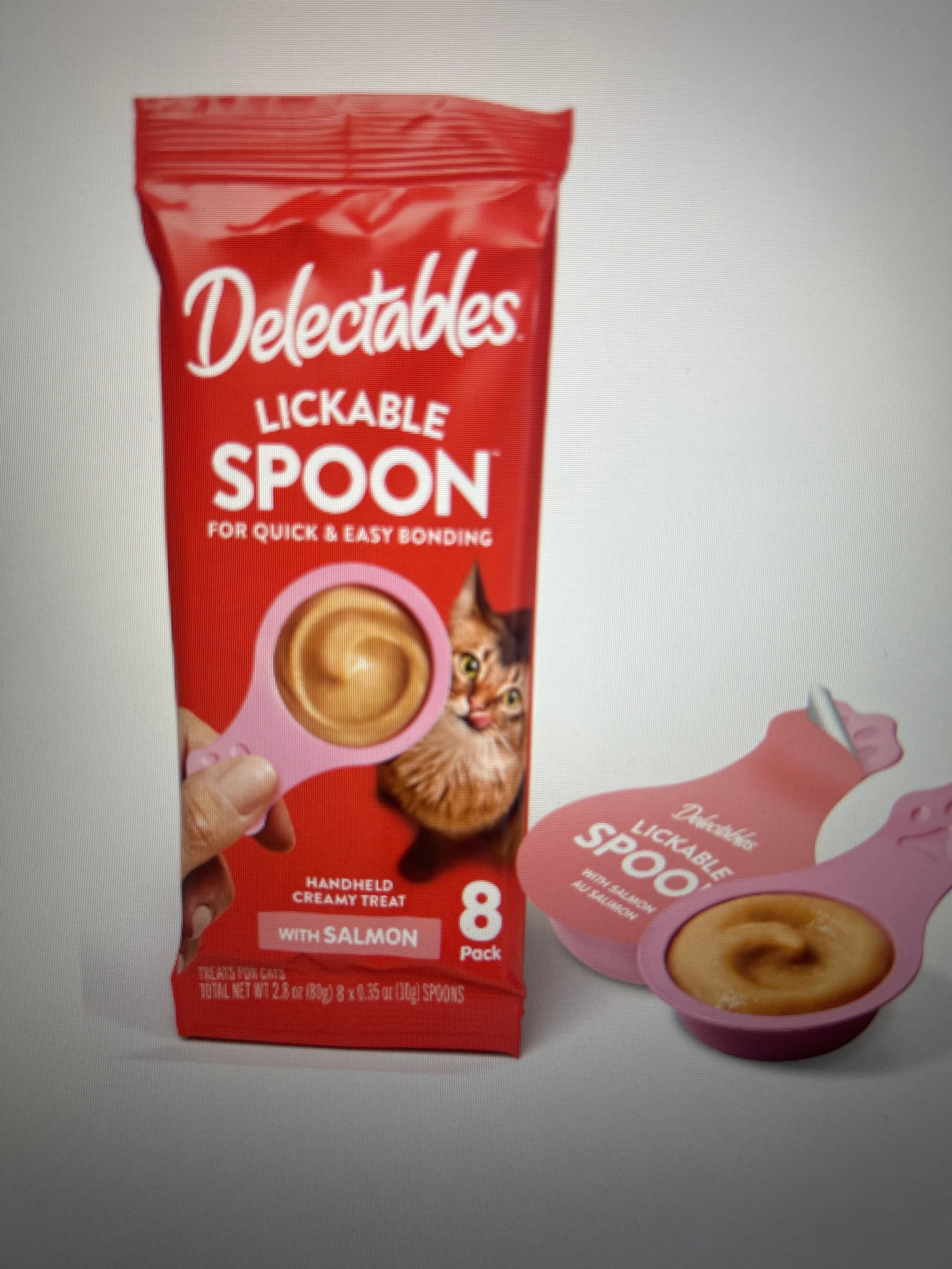 Hartz Delectables Lickable Spoon Salmón para Gatos 8-pack - Importado USA